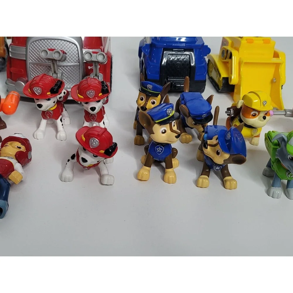 Huge Lot of 30 Paw Patrol Figures Vehicles Parts Chase Marshall Zuma Spin Master